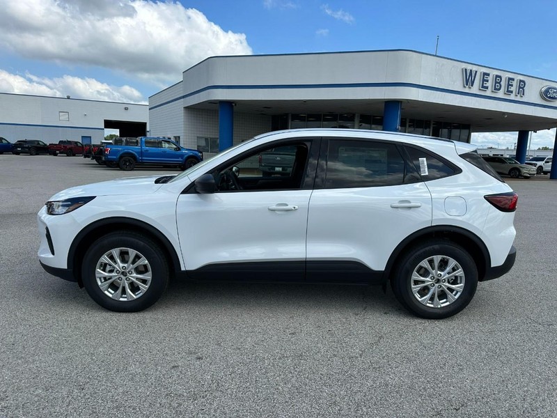 Ford Escape Vehicle Full-screen Gallery Image 2