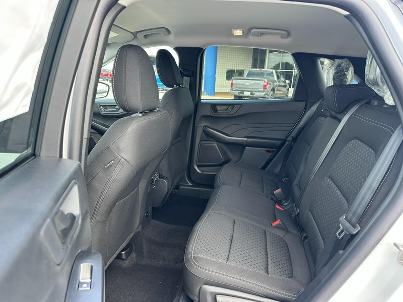 Ford Escape Vehicle Full-screen Gallery Image 4