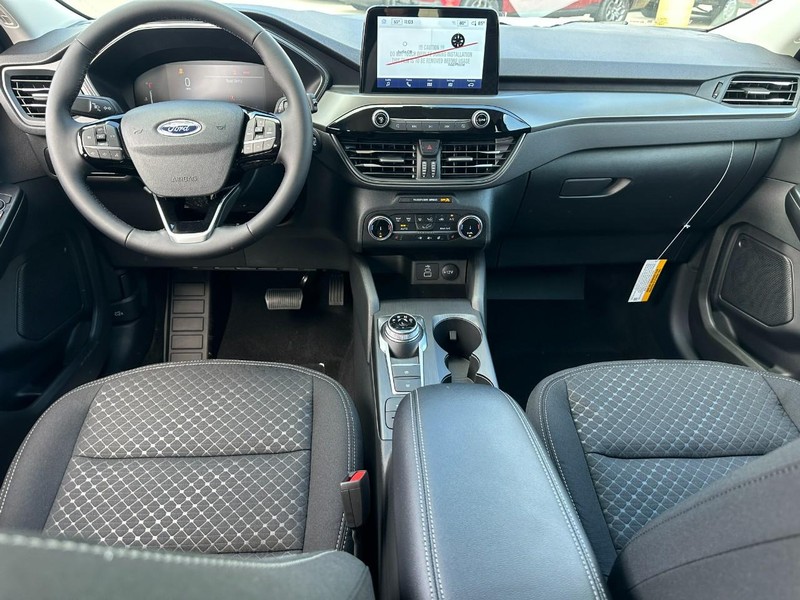 Ford Escape Vehicle Full-screen Gallery Image 5