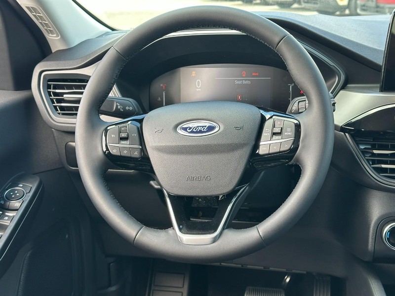 Ford Escape Vehicle Full-screen Gallery Image 6
