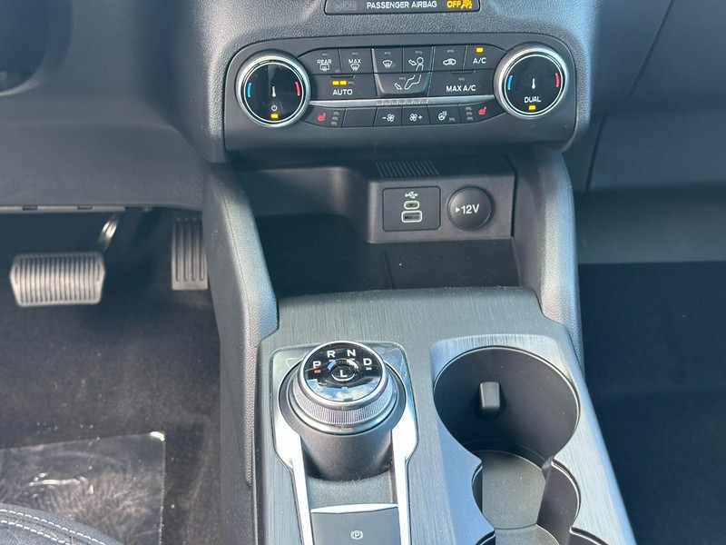 Ford Escape Vehicle Full-screen Gallery Image 8