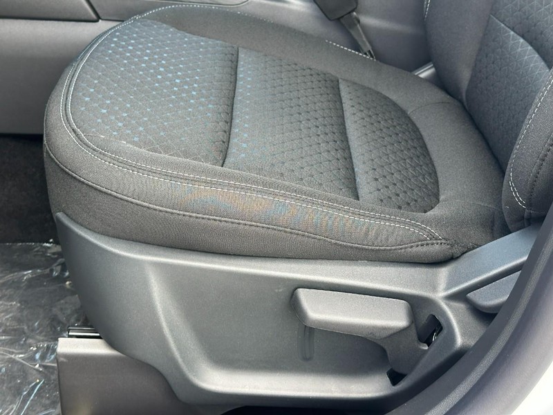 Ford Escape Vehicle Full-screen Gallery Image 10