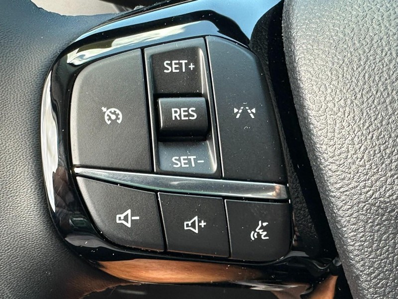 Ford Escape Vehicle Full-screen Gallery Image 11