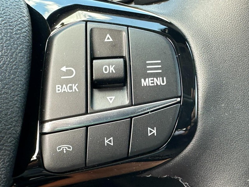 Ford Escape Vehicle Full-screen Gallery Image 12