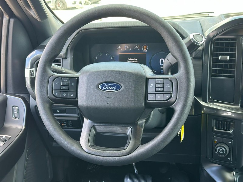Ford F-150 Vehicle Full-screen Gallery Image 6