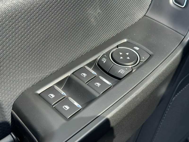 Ford F-150 Vehicle Full-screen Gallery Image 9