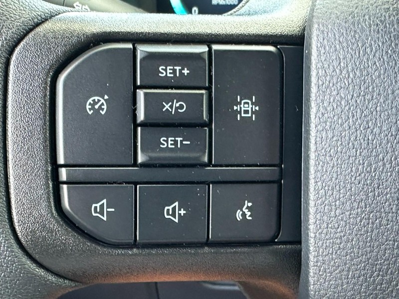 Ford F-150 Vehicle Full-screen Gallery Image 11