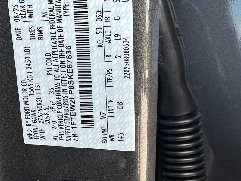 Ford F-150 Vehicle Full-screen Gallery Image 15