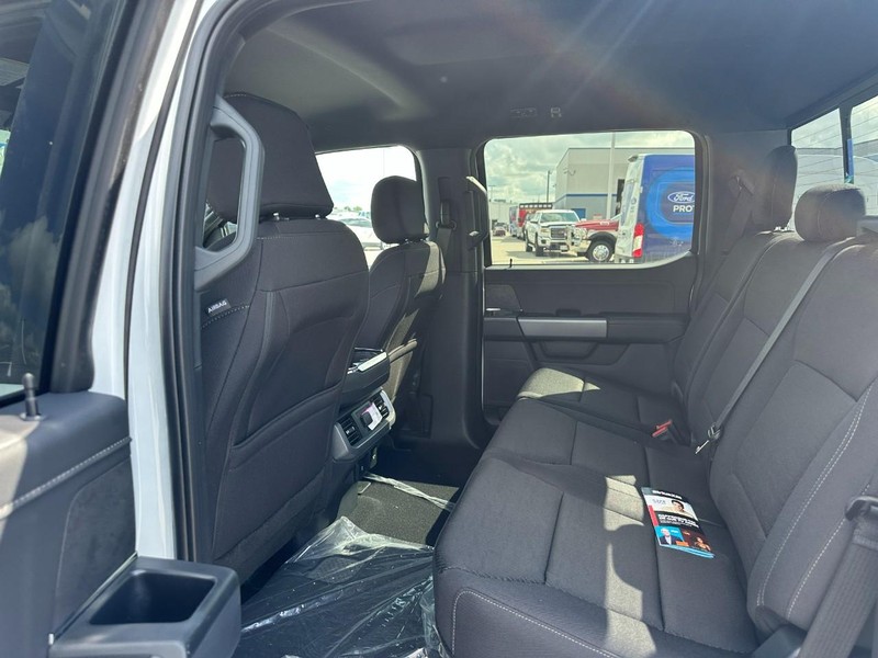 Ford F-150 Vehicle Full-screen Gallery Image 4