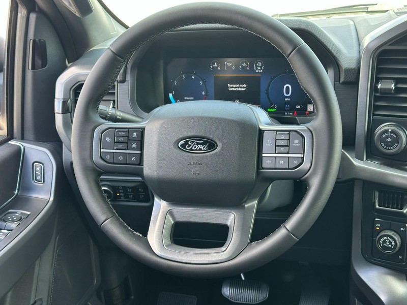 Ford F-150 Vehicle Full-screen Gallery Image 6