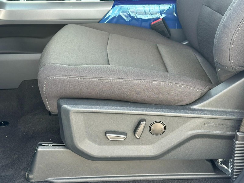 Ford F-150 Vehicle Full-screen Gallery Image 10