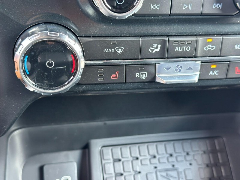 Ford F-150 Vehicle Full-screen Gallery Image 15