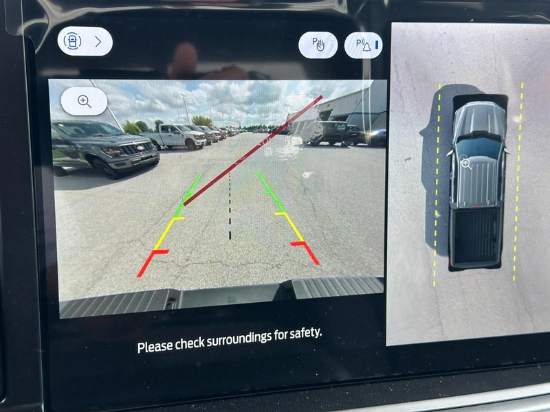 Ford F-150 Vehicle Full-screen Gallery Image 16