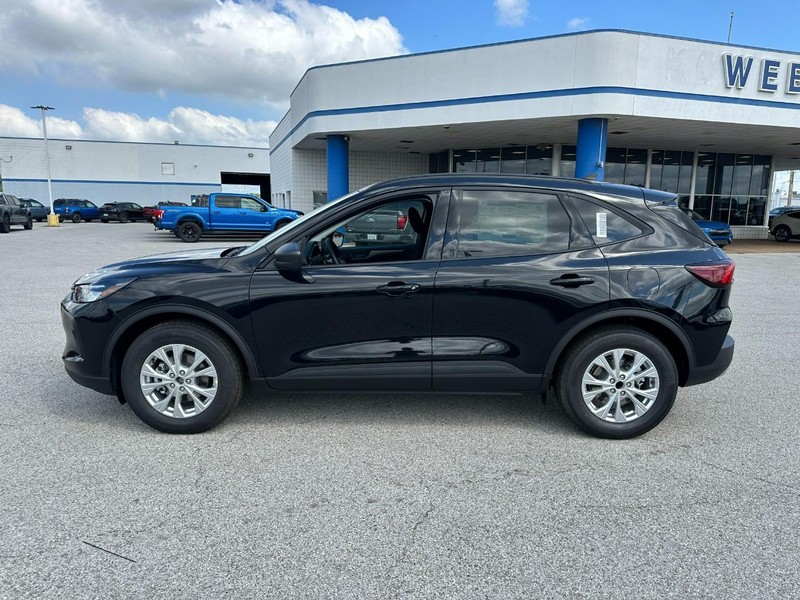 Ford Escape Vehicle Full-screen Gallery Image 2