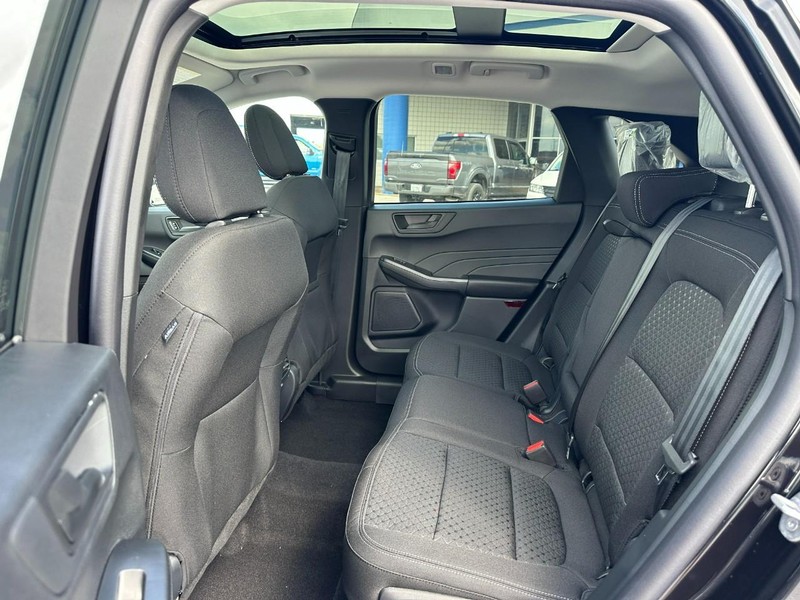 Ford Escape Vehicle Full-screen Gallery Image 4