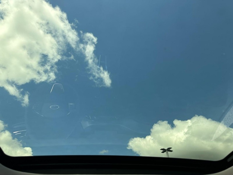 Ford Escape Vehicle Full-screen Gallery Image 5