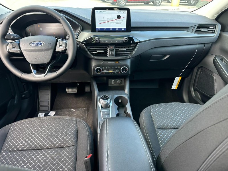 Ford Escape Vehicle Full-screen Gallery Image 6