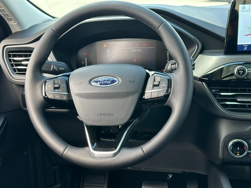 Ford Escape Vehicle Full-screen Gallery Image 7