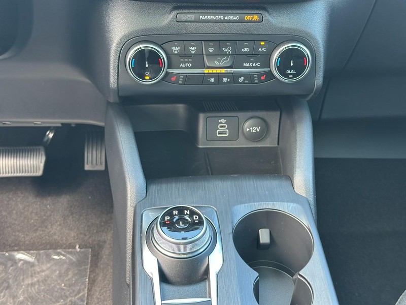 Ford Escape Vehicle Full-screen Gallery Image 9