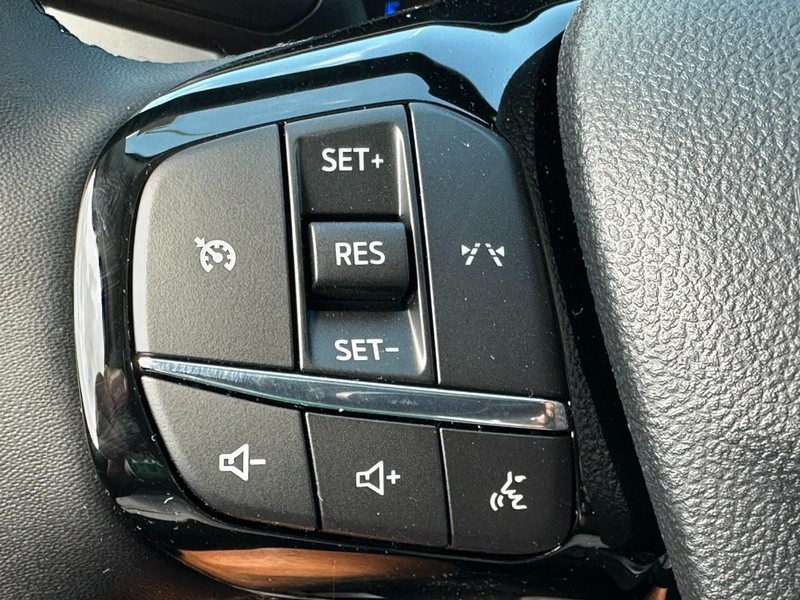 Ford Escape Vehicle Full-screen Gallery Image 12