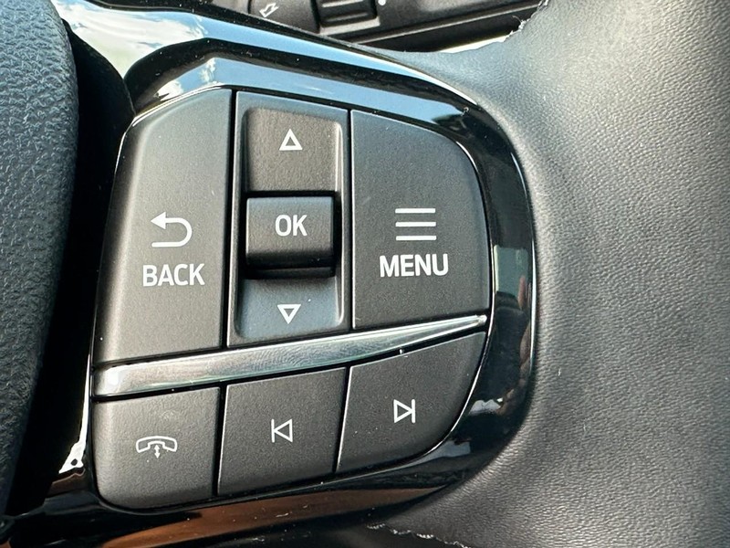 Ford Escape Vehicle Full-screen Gallery Image 13