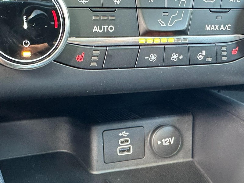 Ford Escape Vehicle Full-screen Gallery Image 15