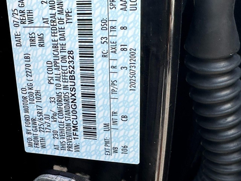 Ford Escape Vehicle Full-screen Gallery Image 17