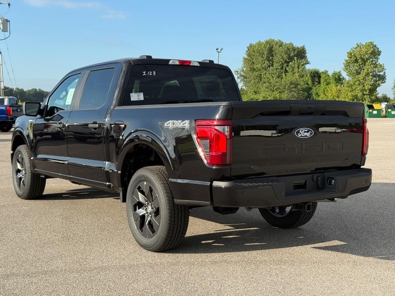 Ford F-150 Vehicle Full-screen Gallery Image 3