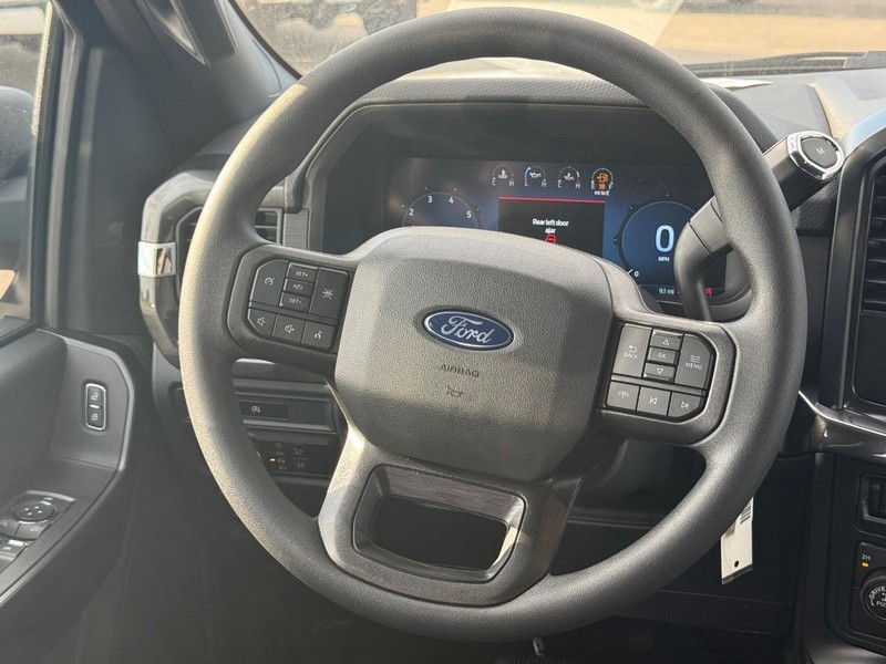 Ford F-150 Vehicle Full-screen Gallery Image 7
