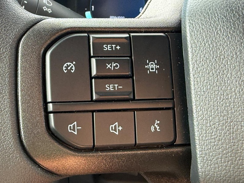 Ford F-150 Vehicle Full-screen Gallery Image 8