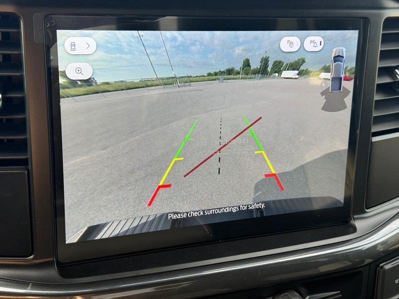 Ford F-150 Vehicle Full-screen Gallery Image 11