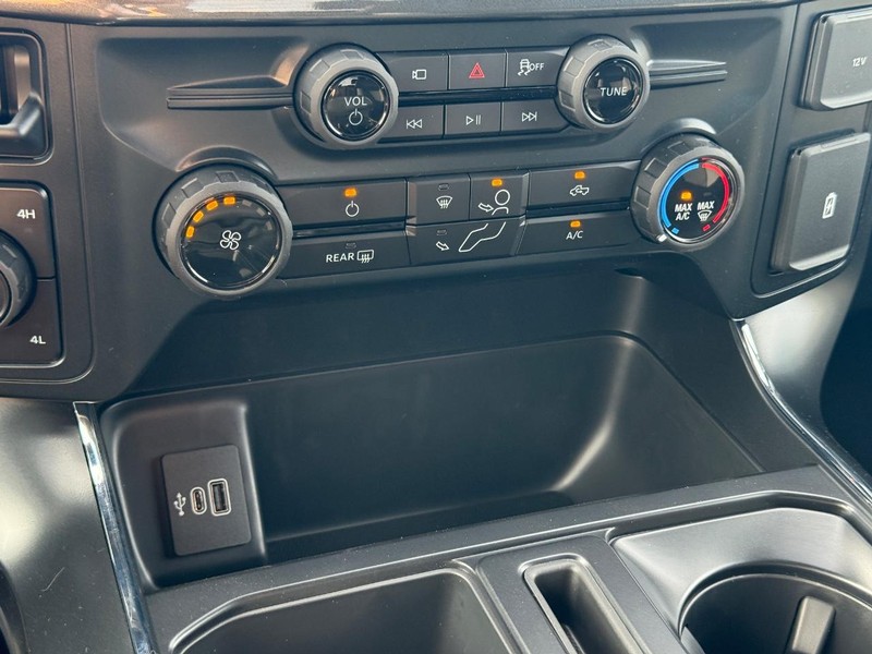 Ford F-150 Vehicle Full-screen Gallery Image 13