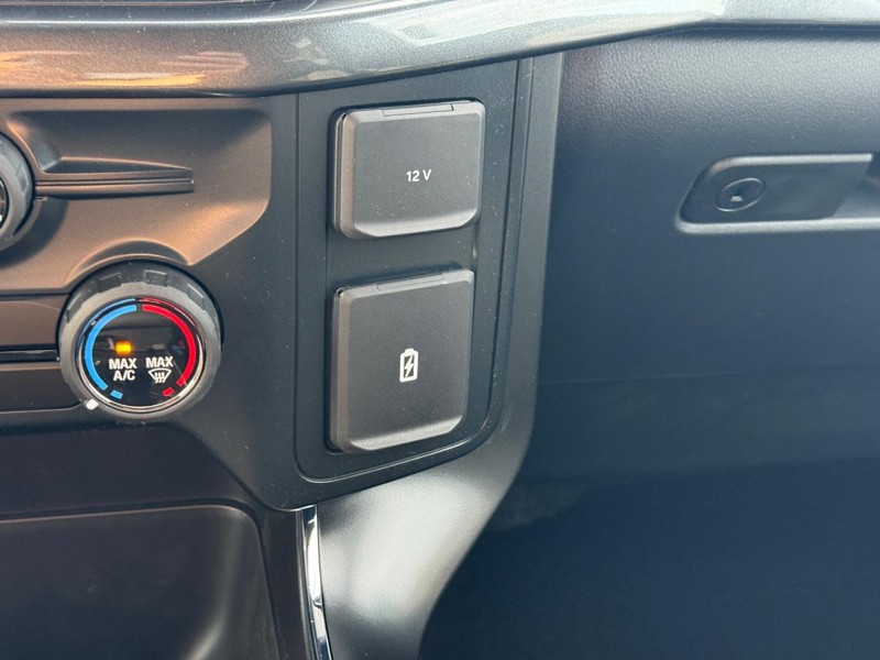 Ford F-150 Vehicle Full-screen Gallery Image 14