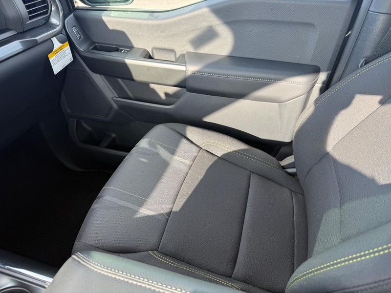 Ford F-150 Vehicle Full-screen Gallery Image 15