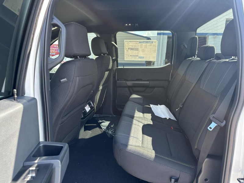 Ford F-150 Vehicle Full-screen Gallery Image 4