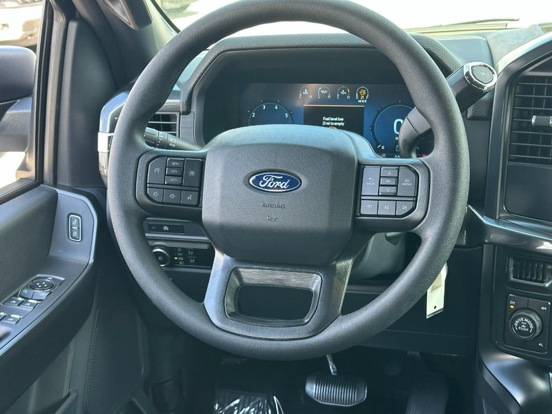Ford F-150 Vehicle Full-screen Gallery Image 6