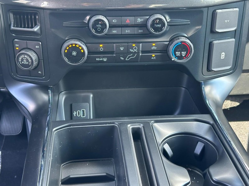 Ford F-150 Vehicle Full-screen Gallery Image 8