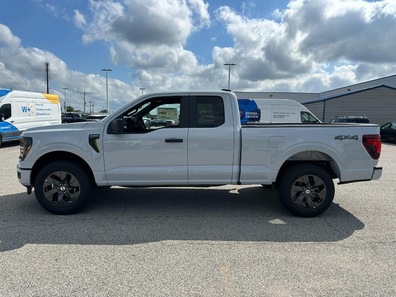 Ford F-150 Vehicle Full-screen Gallery Image 2