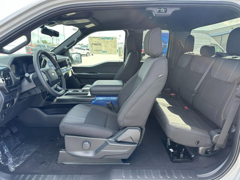 Ford F-150 Vehicle Full-screen Gallery Image 4