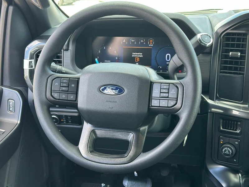 Ford F-150 Vehicle Full-screen Gallery Image 6