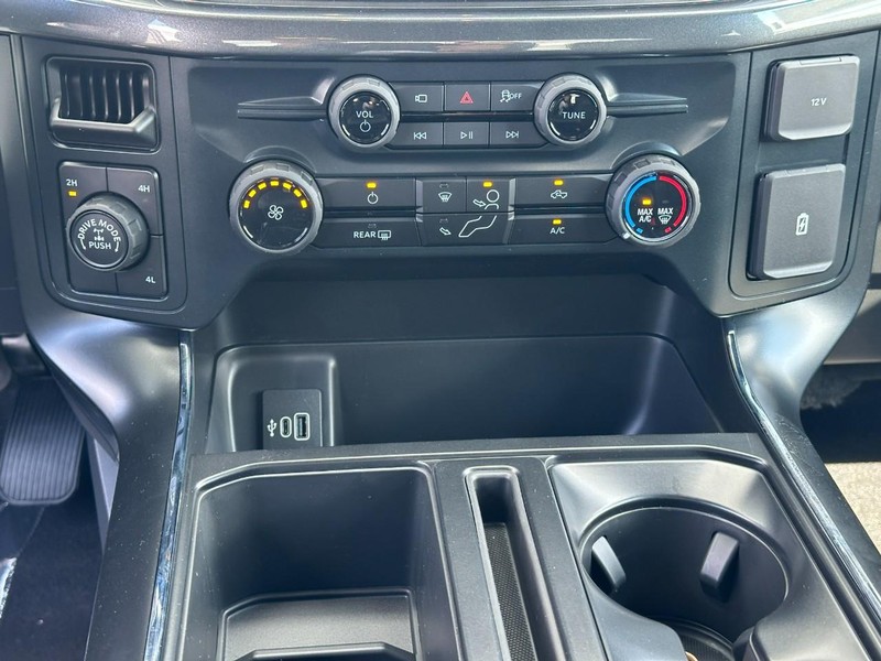 Ford F-150 Vehicle Full-screen Gallery Image 8