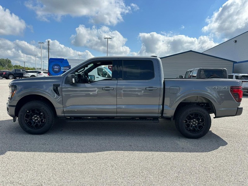 Ford F-150 Vehicle Full-screen Gallery Image 2