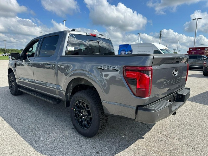 Ford F-150 Vehicle Full-screen Gallery Image 3