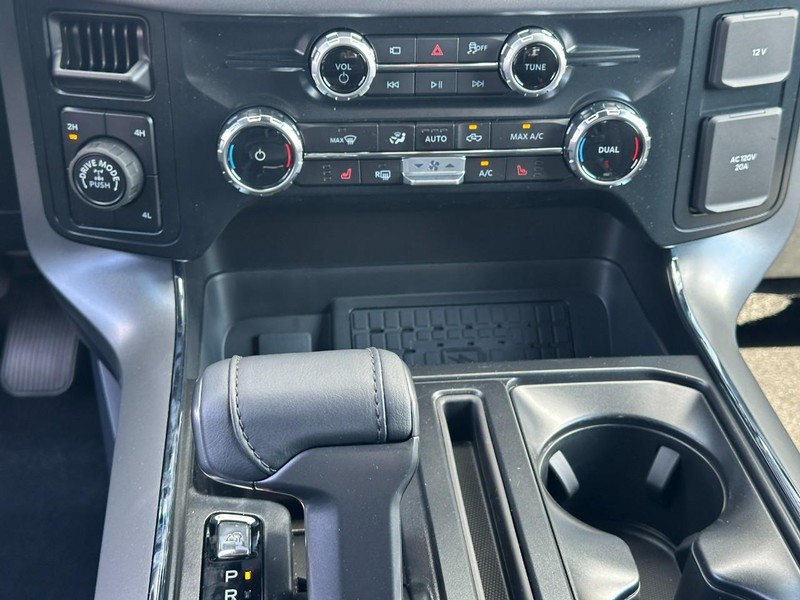 Ford F-150 Vehicle Full-screen Gallery Image 8