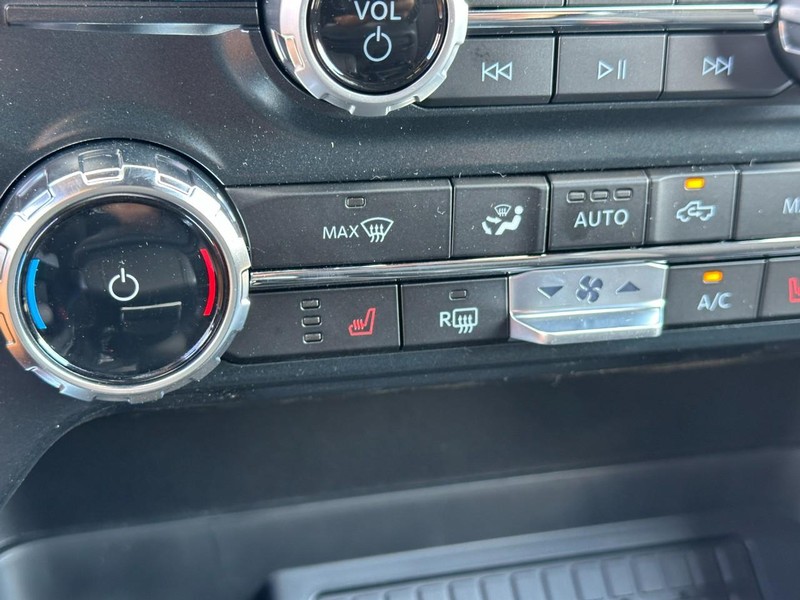 Ford F-150 Vehicle Full-screen Gallery Image 15