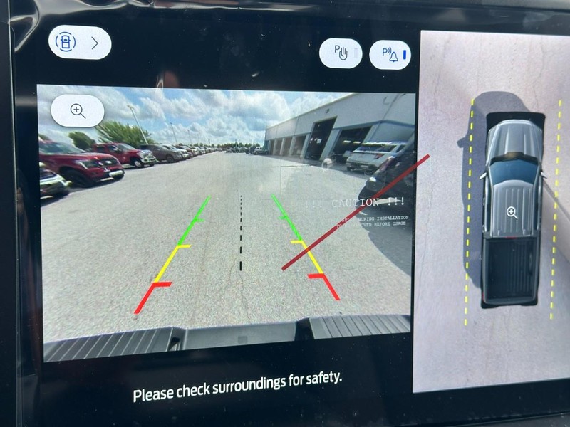 Ford F-150 Vehicle Full-screen Gallery Image 16