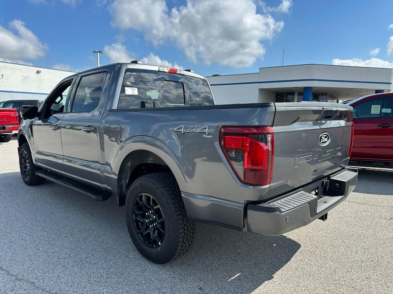 Ford F-150 Vehicle Full-screen Gallery Image 3