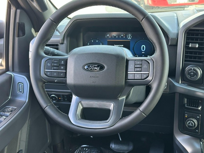 Ford F-150 Vehicle Full-screen Gallery Image 6
