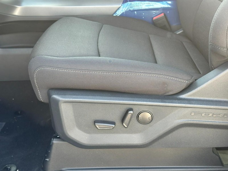 Ford F-150 Vehicle Full-screen Gallery Image 10