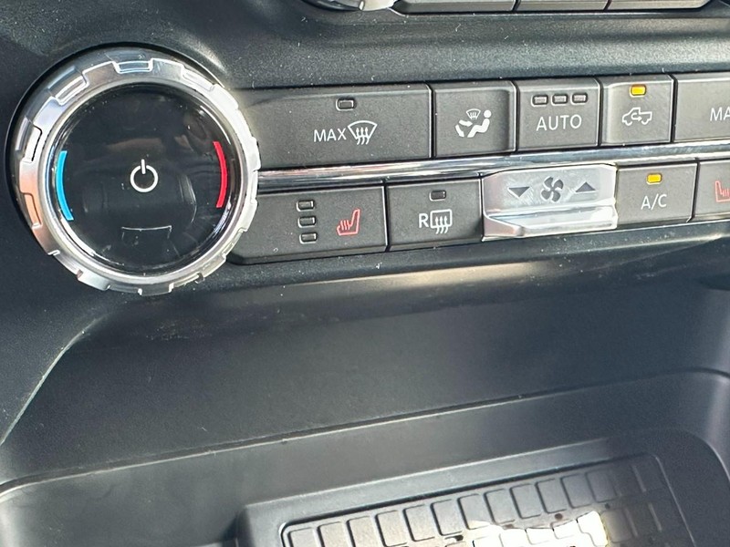 Ford F-150 Vehicle Full-screen Gallery Image 14